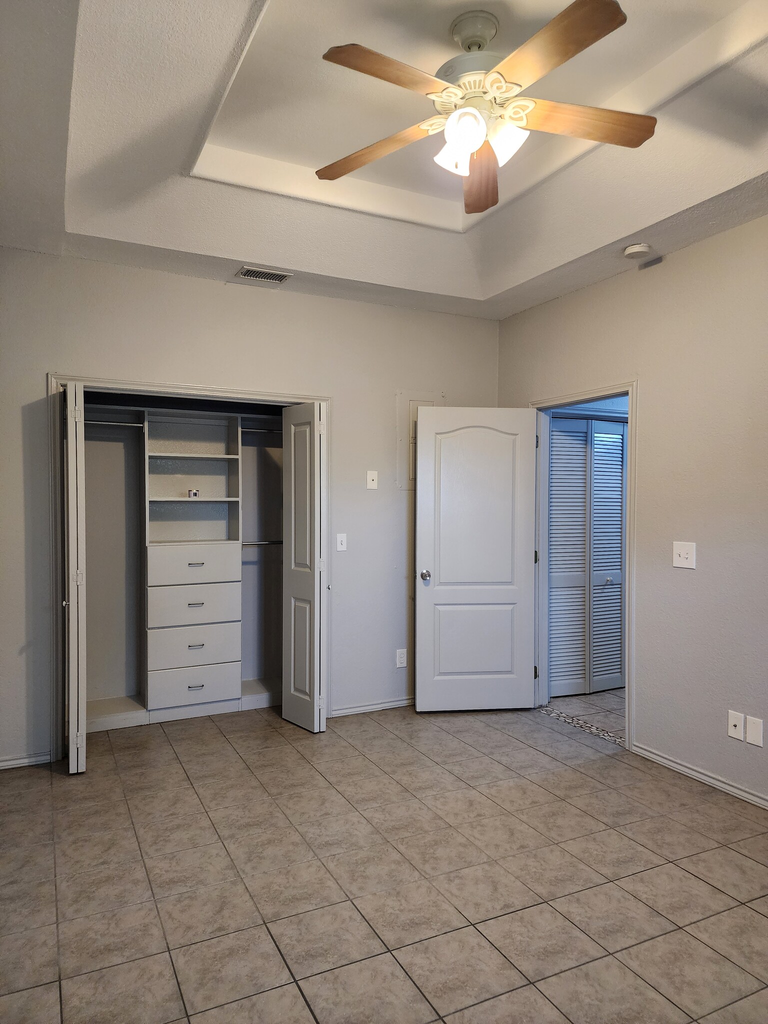 Ensuite Master - 607 Buena Vista Dr