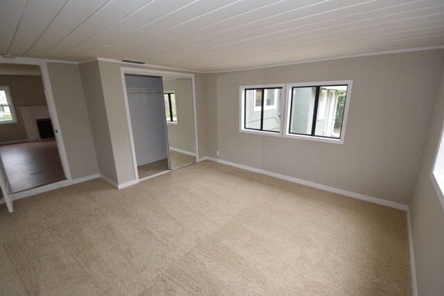 Building Photo - 2395 Tyrolean Way