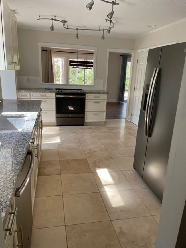 Building Photo - 25 Honey Locust Cir