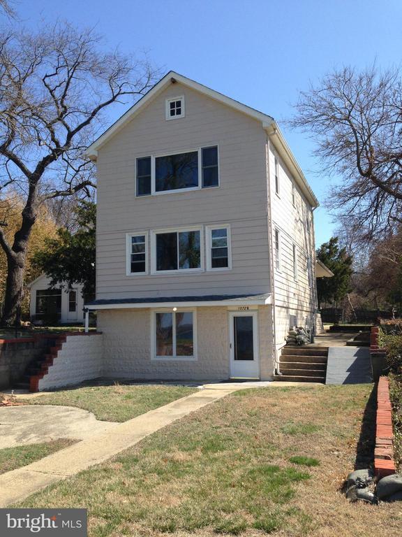 Building Photo - 1072 River Bay Rd