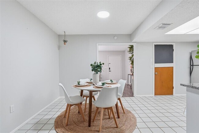 Building Photo - 3276 Morven Dr