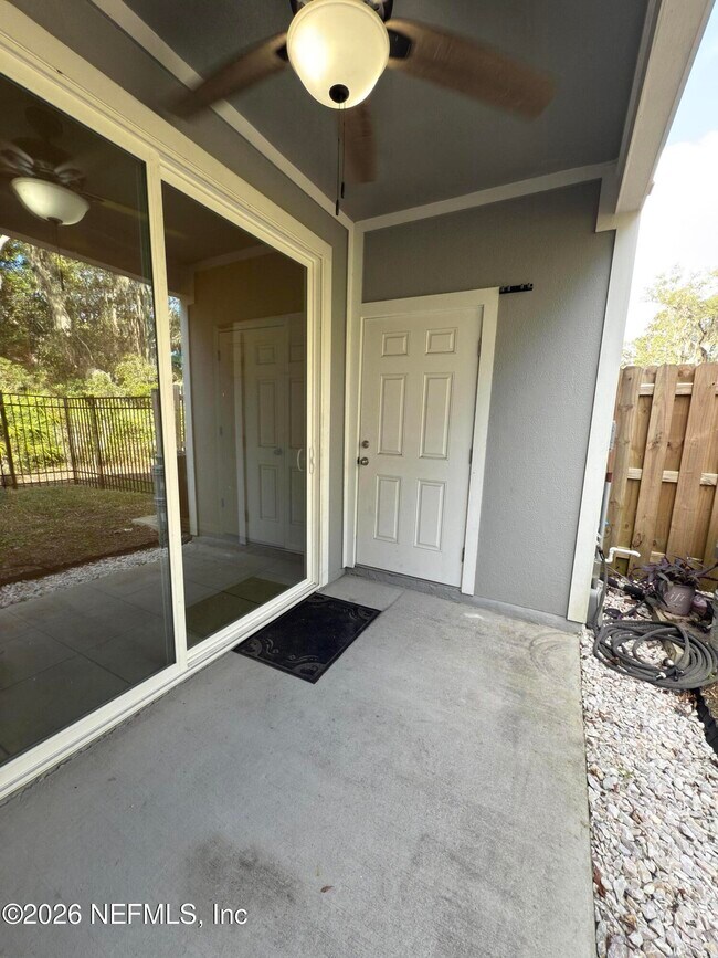 Building Photo - 82 Whispering Brk Dr