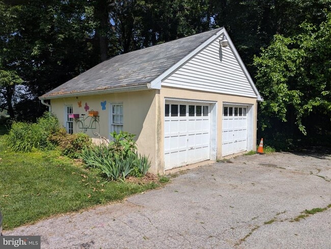 Building Photo - 121 E Friendship Church Rd