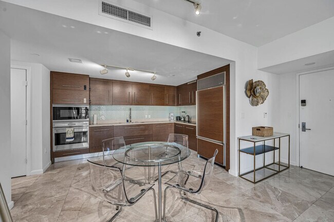 Building Photo - 485 Brickell Ave