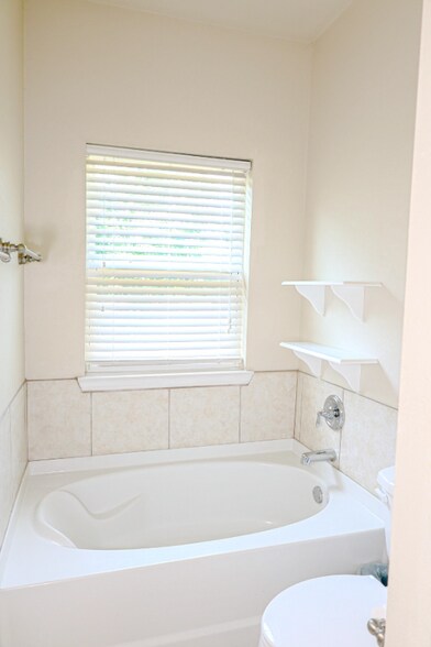 Building Photo - 516 Highpark Ct