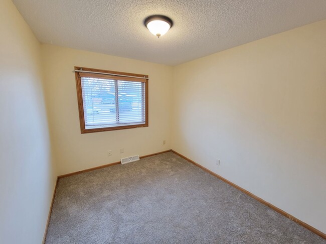 Building Photo - 4 BD, 2 BA - FENCED IN YARD, PRIVATE TRAILS, FINISHED UPPER AND LOWER LIVING AREAS, ATTACHED GARAGE!