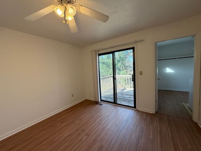 Building Photo - North Roanoke County Duplex!