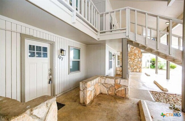 Building Photo - 104 Cove E