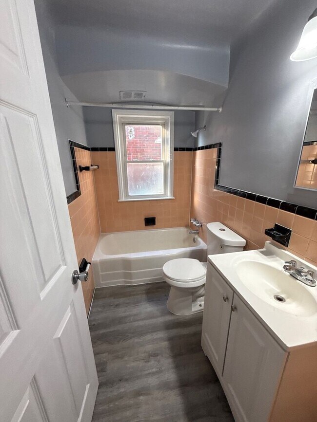 Building Photo - 3 Bedroom Home In Detroit