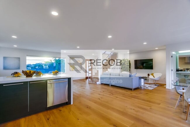 Building Photo - 2641 Curlew St