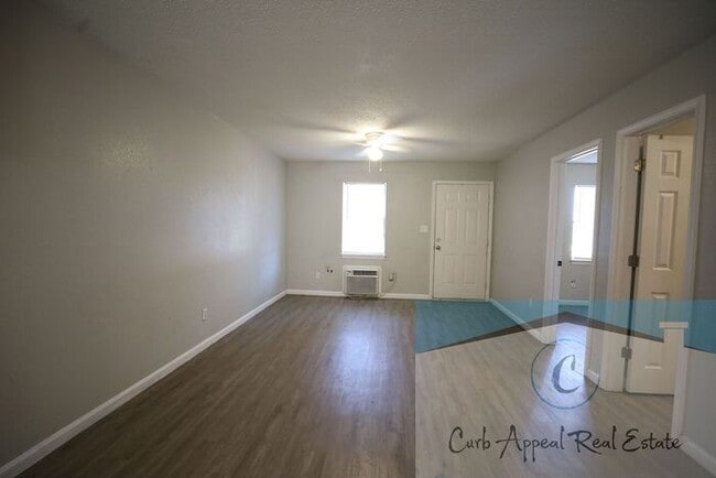 Building Photo - Move in special $500!! 2-bed, 1-bath apt Trumann - HUD accepted