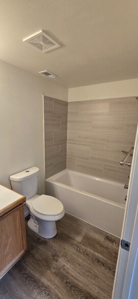 Building Photo - 18549 SW Takena Ct