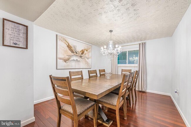 Building Photo - 25921 Largo Ct