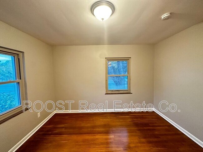 Building Photo - 1545 Garling Ave