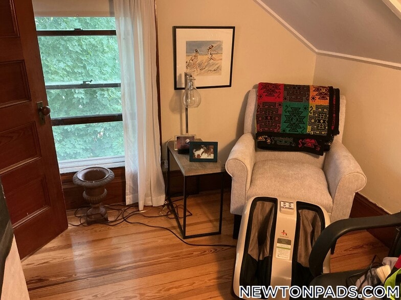 Primary Photo - 29 Newtonville Ave