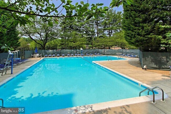 Building Photo - 7401 Westlake Terrace