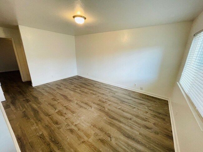 Building Photo - 2301 James Ave