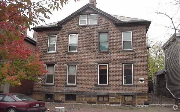 Building Photo - 199-201 1/2 E Sycamore St