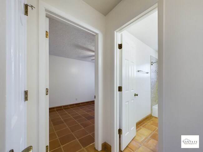 Building Photo - Single Level, single family home Available...