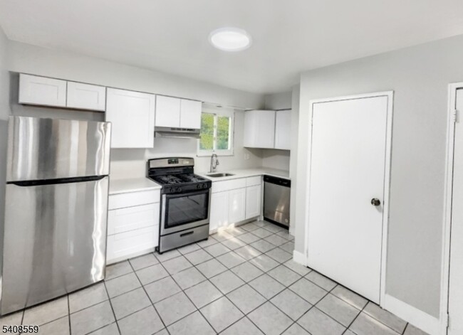 Building Photo - 260 Everett Rd