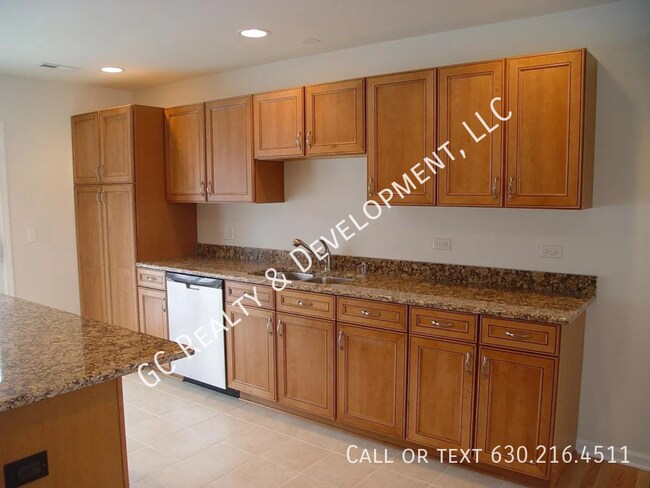 Building Photo - ***FULLY UPDATED HOFFMAN ESTATES HOME / BI...