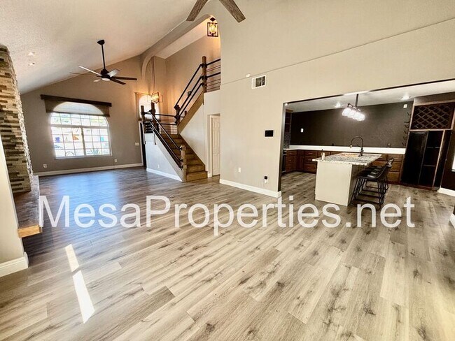 Building Photo - 13871 Oakmont Dr