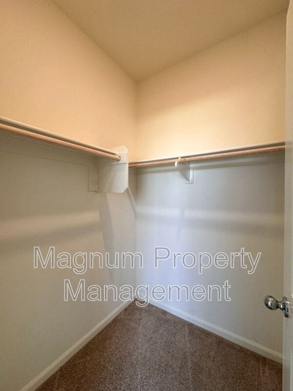 Building Photo - 31310 Reserve Dr