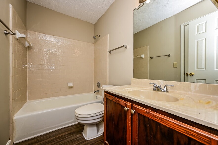 Building Photo - 5796 Trent Walk Dr