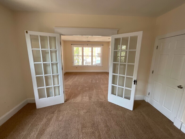 Building Photo - 3930 Edwards Rd