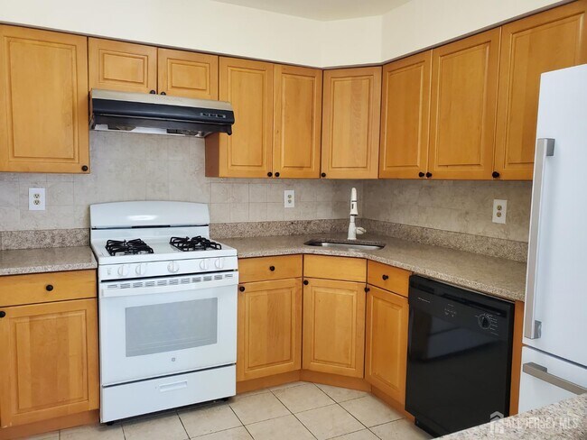 Building Photo - 65 Diamond Ln