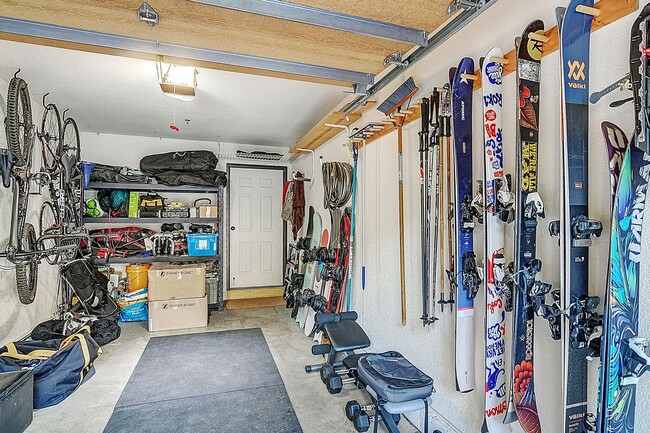 Building Photo - Furnished or Unfurnished! Updated 3bed/3ba...