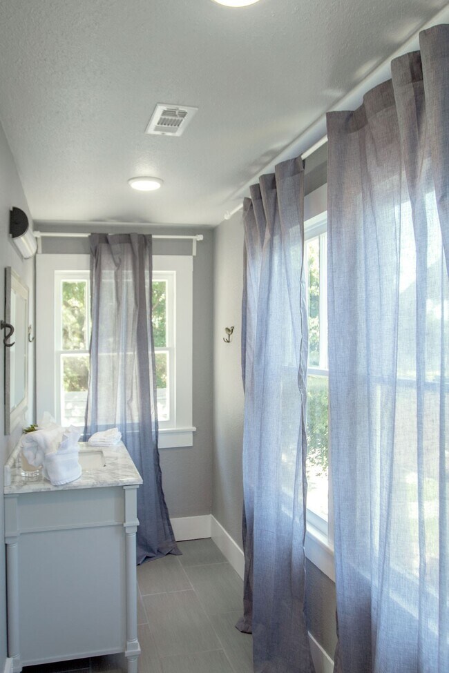 Building Photo - 1911 34th St