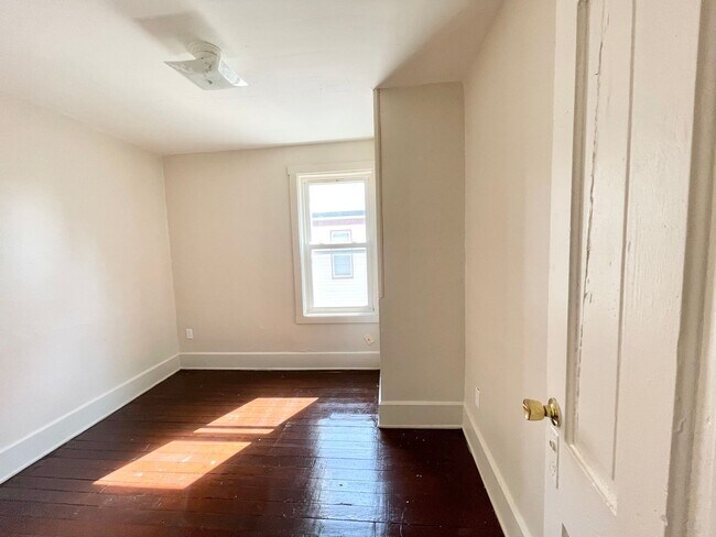 Building Photo - 1816 -1818 E 29th St