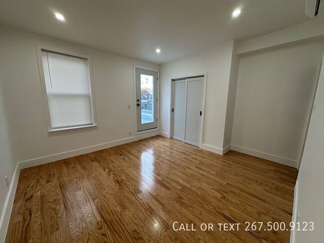 Building Photo - Large, Bi-level, newly renovated 2BR/2BA u...