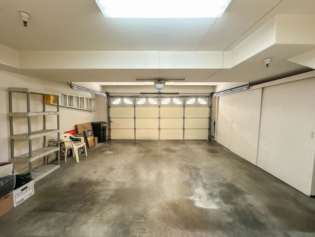 Building Photo - COMING SOON! 2 Bedroom Townhome for Rent in Glendale.