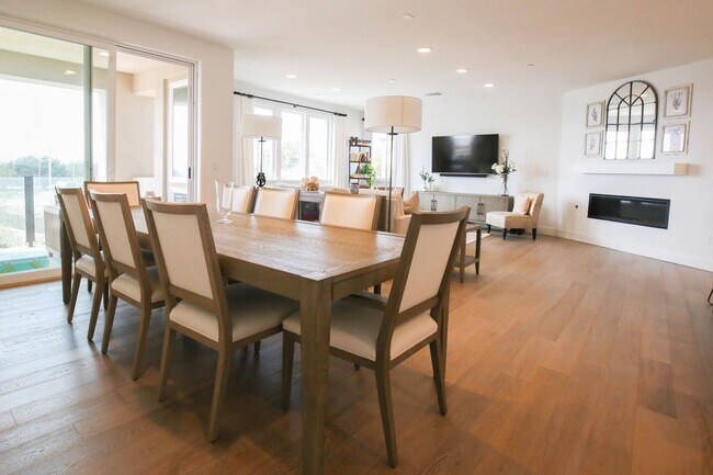 Building Photo - Enjoy Bay Views And Trails In This Newer Modern 3 Bedroom Home