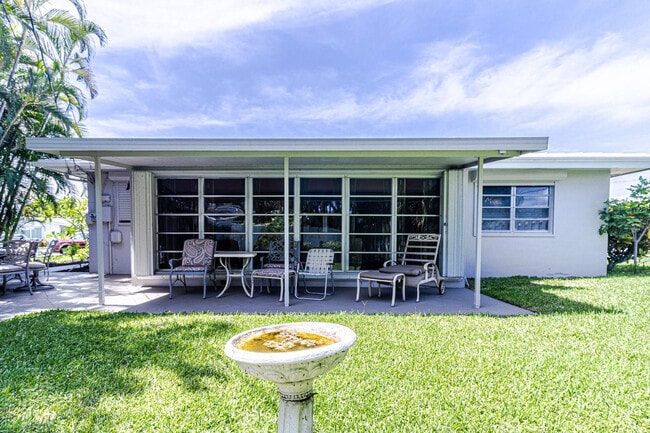 Building Photo - 1300 SE 7th Ct