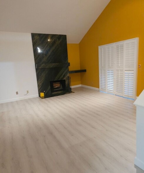 Building Photo - 8763 Mountain Blvd