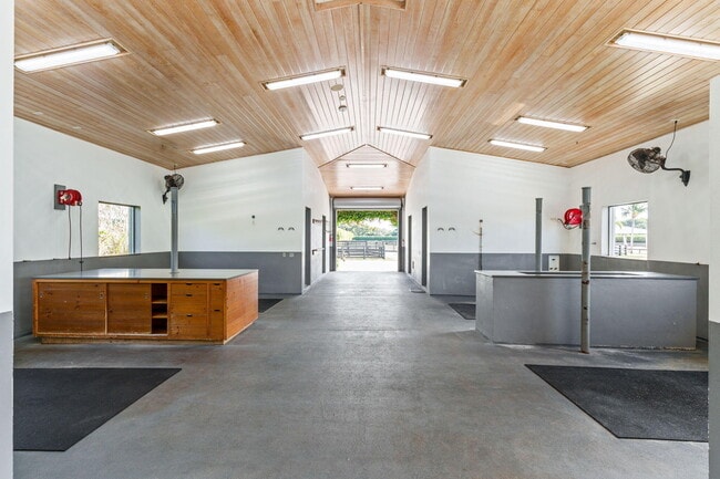 Building Photo - 13155 Southfields Rd