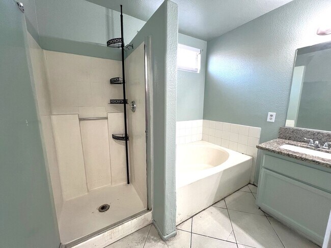 Building Photo - Spacious 4-Bedroom Home with Large Backyard in Moreno Valley
