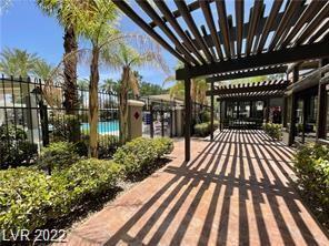 Building Photo - 950 Seven Hills Dr