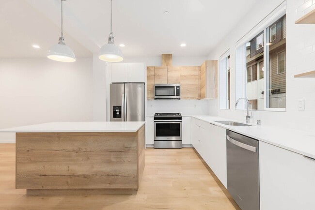 Building Photo - 18514 Meridian Ave N