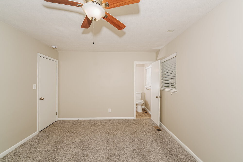 Building Photo - 724 Country View Dr NE