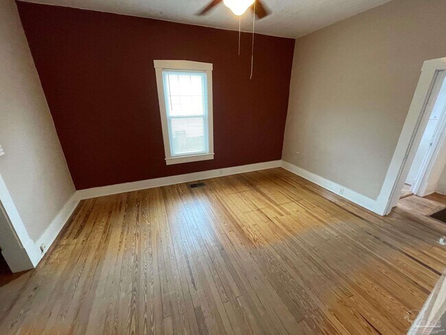 Building Photo - 1310 E Strong St