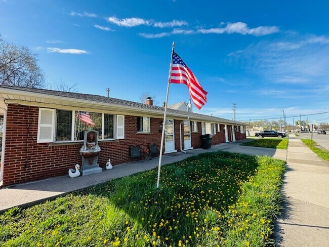 Building Photo - 2056-72 Lafayette Apartments