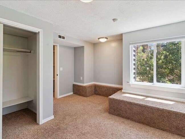 Building Photo - North Salt Lake Amazing 6 bed 3.5 bath family home