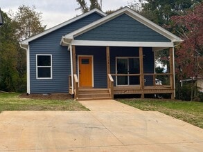 Building Photo - Like-new Asheville Home! Available NOW!