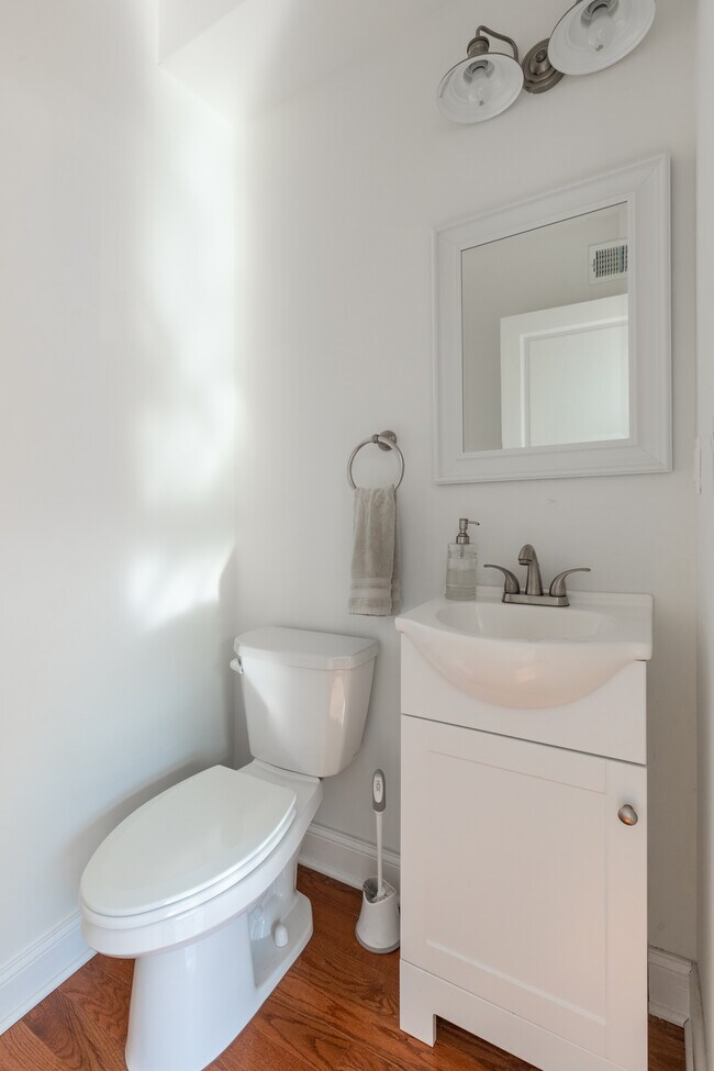 Building Photo - 1900 E Cumberland St