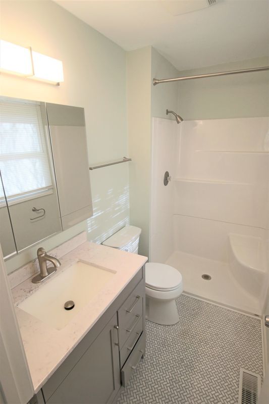 Building Photo - 2373 Crescent Ln S