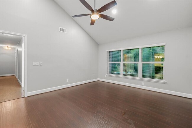 Building Photo - 139 W Village Knoll Cir